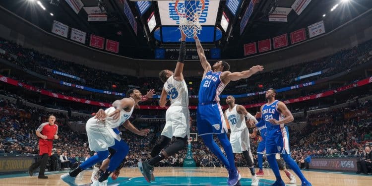 Match NBA Épique : Les 76ers l’Emportent Après Prolongations - Viral Mag Les Philadelphia 76ers ont réussi un incroyable comeback face aux Charlotte Hornets dans un match NBA à suspense conclu 107 105 après prolongations   Viral Mag