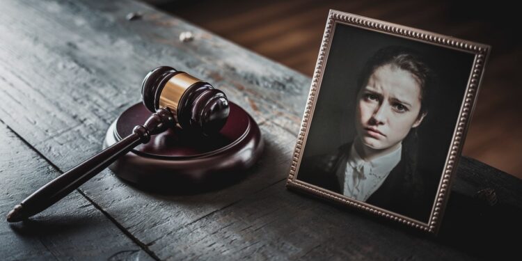 Meurtre de Victorine : Le Procès Très Attendu S’ouvre à Grenoble - Viral Mag Le procès de Ludovic Bertin accusé du meurtre de Victorine a débuté ce lundi à Grenoble Un procès sous haute tension qui devrait durer jusquau 6 décembre Viral Mag