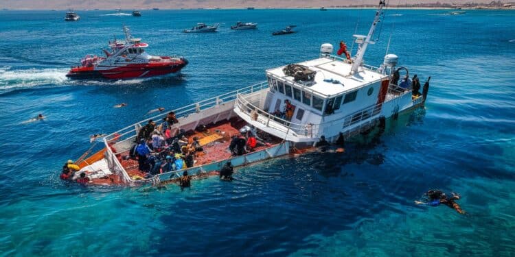 Naufrage d’un bateau de tourisme en mer Rouge : 17 personnes manquent à l’appel - Viral Mag Un bateau de tourisme a sombré en mer Rouge emportant à son bord 31 touristes de diverses nationalités Malgré une opération de secours aérienne et maritime 17 personnes restent introuvables Viral Mag