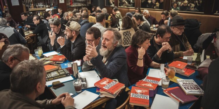Le débat houleux entre Houria Bouteldja et Frédéric Lordon enflamme un bar militant de lEst parisien Mariage improbable ou alliance naturelle    Viral Mag