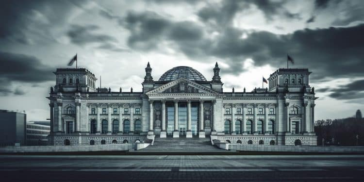 Olaf Scholz : L’Automate de la Politique Allemande Perd Son Ressort - Viral Mag Olaf Scholz surnommé lautomate pour son style austère est sur le point dentrer dans lhistoire comme lun des rares chanceliers allemands contraint de démissionner en cours de mandat Découvrez le parcours de cet homme politique qui a su déjouer les pronostics Viral Mag