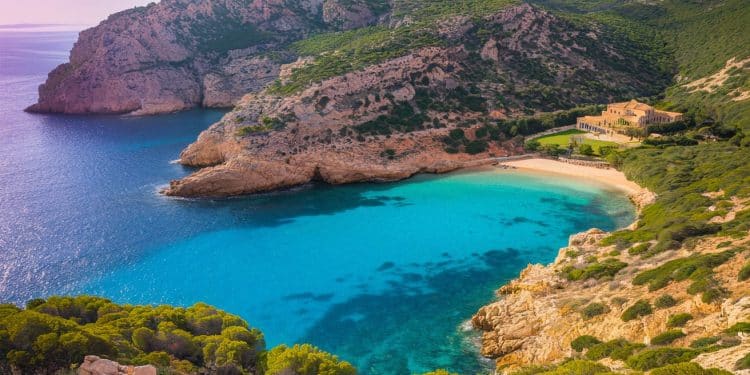 Où Séjourner à Minorque ? Les Meilleurs Spots pour un Séjour Idyllique - Viral Mag Découvrez les meilleurs endroits où loger à Minorque pour des vacances de rêve Villes pittoresques plages paradisiaques hébergements incontournables Viral Mag