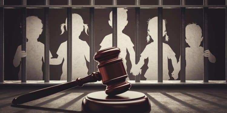 Polémique au Nigeria : des mineurs en détresse au tribunal - Viral Mag Arrestations massives conditions de détention déplorables le sort des mineurs arrêtés lors de manifestations au Nigeria soulève lindignation Viral Mag