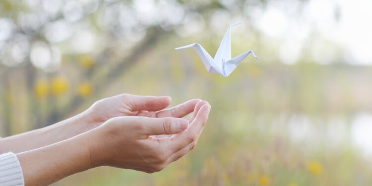 Découvrez les raisons qui nous empêchent de faire le vide intérieur et apprenez des techniques pour enfin lâcher prise et trouver la sérénité   Viral Mag