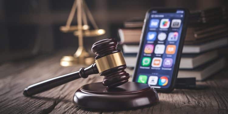 Prison pour des créateurs de contenus accusés d’immoralité en Tunisie - Viral Mag Quatre créateurs de contenus sur les réseaux sociaux condamnés à des peines de 18 mois à 45 ans de prison en Tunisie pour diffusion de propos obscènes suscitant un vif débat Viral Mag