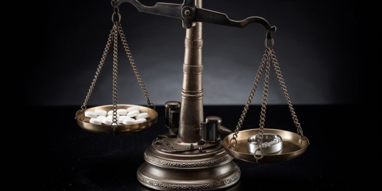 Procès Choquant en France : Viols en Série Orchestrés par un Mari - Viral Mag Un procès hors norme secoue la France un septuagénaire accusé davoir drogué et fait violer sa femme par des dizaines dhommes pendant 10 ans Détails sordides et réquisitions sévères Viral Mag