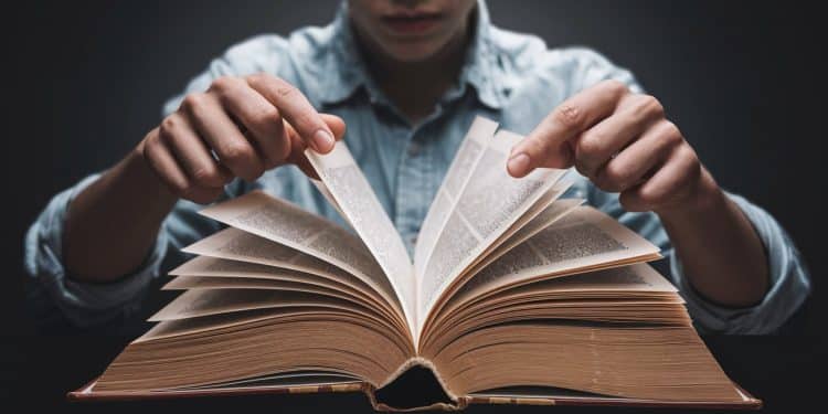 Quand l’Histoire est Manipulée : un YouTubeur Révèle son Agenda Caché - Viral Mag Le YouTubeur Nota Bene avoue lutter contre le roman national Une révélation choquante sur un agenda idéologique qui déforme notre perception du passé Viral Mag