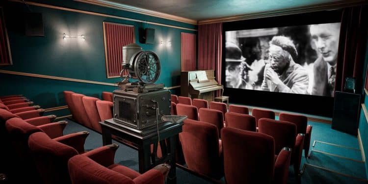 Redécouverte des Chefs-d’Oeuvre Oubliés du Cinéma Muet à Londres - Viral Mag À Londres un cercle de passionnés fait renaître les trésors perdus du cinéma muet Immersion dans un autre monde et une narration unique Viral Mag