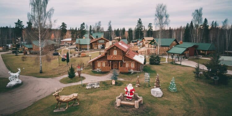 Rovaniemi, le Village du Père Noël Privé de Neige en Plein Réchauffement Climatique - Viral Mag Dans la patrie du Père Noël en Laponie finlandaise le manque de neige inquiète les lutins et les touristes en cette période de fêtes Le réchauffement de lArctique menace la magie de Noël Viral Mag