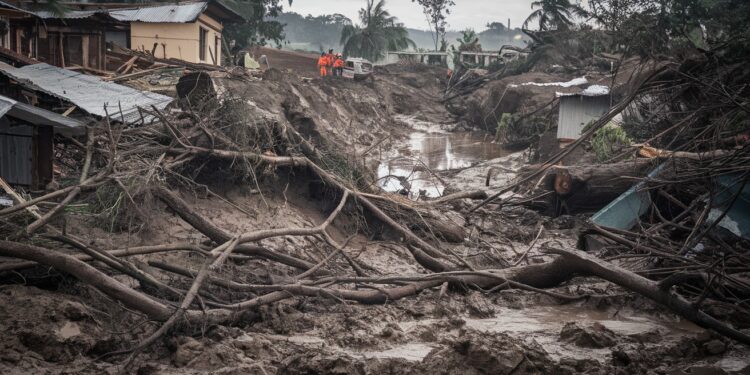 Tragédie en Ouganda : le bilan s’alourdit après des glissements de terrain meurtriers - Viral Mag Des glissements de terrain dévastateurs ont frappé lest de lOuganda faisant au moins 20 morts selon le dernier bilan Les secours peinent à accéder aux zones touchées   Viral Mag