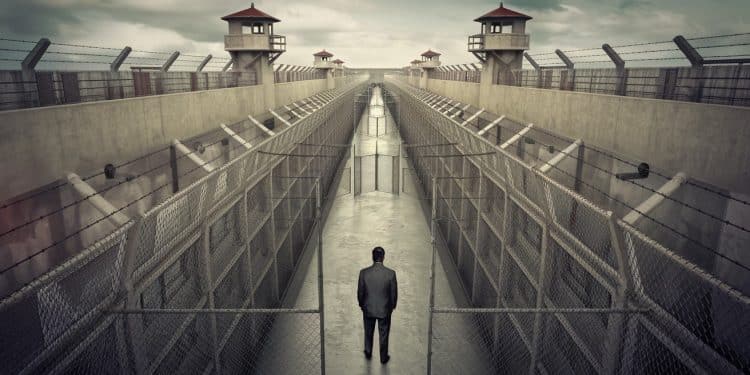 Un Algérien Résiste à Son Expulsion Pour La 3ème Fois - Viral Mag Un ressortissant algérien de 22 ans a refusé son expulsion vers son pays dorigine pour la 3ème fois au centre de rétention de Coquelles Viral Mag