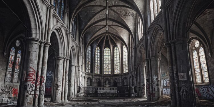 Vandalisme Répété à la Basilique Saint-Denys d’Argenteuil : Un Ministre Réagit - Viral Mag La basilique Saint Denys dArgenteuil abritant la Sainte Tunique du Christ subit une série dactes de vandalisme Bruno Retailleau apporte son soutien aux fidèles Viral Mag