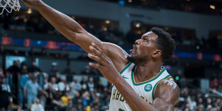 Victor Wembanyama Brille Malgré la Défaite des Spurs - Viral Mag Les Spurs sinclinent face aux Clippers malgré 9 contres et 24 points de Wembanyama Guerschon Yabusele aussi brillant avec les Sixers Viral Mag