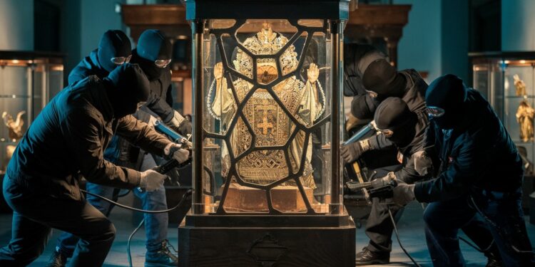 Un braquage spectaculaire a eu lieu au musée du Hiéron à Paray le Monial où la pièce maîtresse une œuvre dart sacrée dune valeur inestimable a été pillée par un gang lourdement armé   Viral Mag