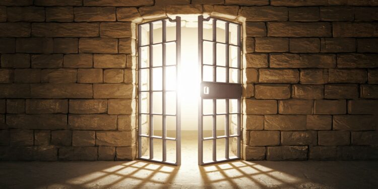 1200 Condamnés Graciés au Burkina Faso en 2025 - Viral Mag En 2025 le Burkina Faso graciera 1200 condamnés dans le cadre de mesures visant à réduire la surpopulation carcérale et favoriser la réinsertion Découvrez les détails de cette décision présidentielle Viral Mag