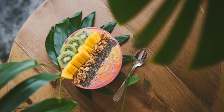Découvrez 15 recettes simples et savoureuses de petit déjeuner pour vous aider à combattre les ballonnements inconfortables dès le réveil Du smoothie détox aux œufs brouillés riches en fibres ces idées vous feront du bien   Viral Mag