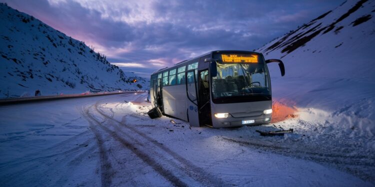 Chauffeur espagnol sous cocaïne provoque drame en montagne française - Viral Mag Un chauffeur dautocar espagnol sous lemprise de cocaïne est impliqué dans un tragique accident causant 2 morts et 32 blessés en France Viral Mag