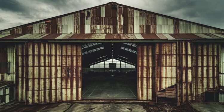 Les autorités colombiennes démentent un rapport de lONU affirmant que 20000 corps de personnes disparues sont conservés dans un hangar daéroport Une controverse qui soulève des questions   Viral Mag