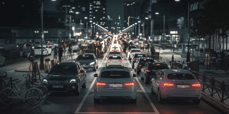 Découvrez les tensions croissantes entre cyclistes piétons et automobilistes dans nos villes Vitesse excessive non respect du code lenfer du partage de la route décrypté   Viral Mag