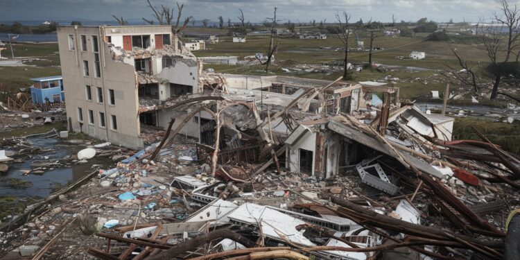 Le cyclone Chido dévaste Mayotte mettant lhôpital de Mamoudzou en situation de crise Malgré les dégâts létablissement assure les soins vitaux dans des conditions chaotiques   Viral Mag