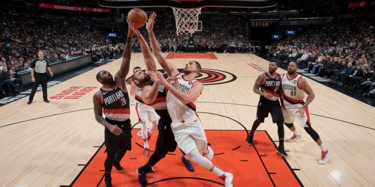 Dans un duel palpitant au sommet de la NBA Luka Doncic a été éblouissant mais Portland a vendu chèrement sa peau portée par un Simons en feu Plongez au cœur de ce choc haletant    Viral Mag