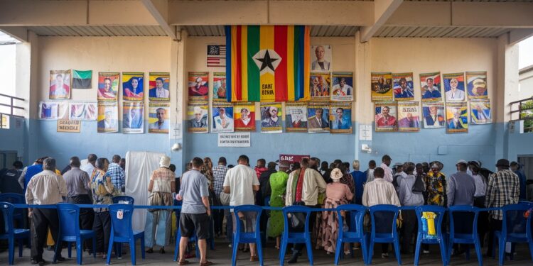 John Mahama candidat de lopposition au Ghana a remporté la présidentielle avec 56 des voix Une victoire qui signe le retour au pouvoir du NDC après 8 ans   Viral Mag