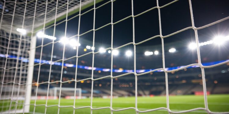 Gianluigi Donnarumma Forfait pour le 32e de Finale de Coupe - Viral Mag Gianluigi Donnarumma gardien de but vedette du PSG est forfait pour le match de Coupe de France contre Lens suite à une blessure au visage Un coup dur pour Paris Viral Mag