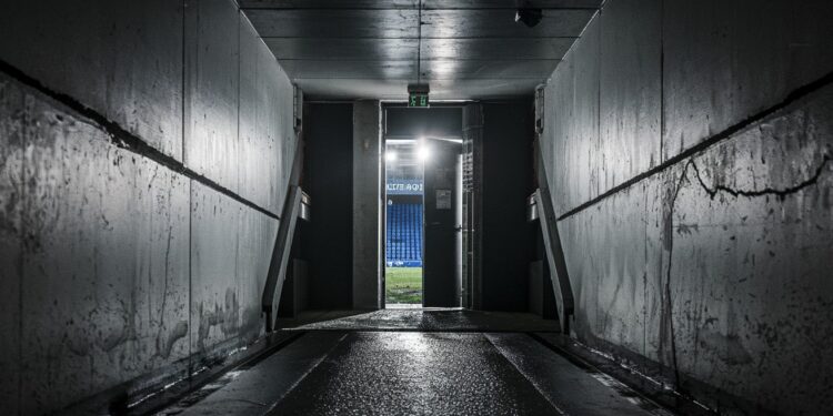 Découvrez le parcours et les méthodes de Grégory Lorenzi directeur sportif de Brest qui a mené le club breton en phase finale de Ligue des Champions   Viral Mag