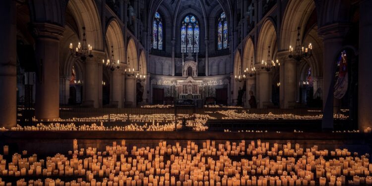 Hommage émouvant aux victimes des inondations en Espagne - Viral Mag Revivez la messe poignante en mémoire des 230 victimes des intempéries meurtrières doctobre en présence du roi Felipe VI et de la reine Letizia dans la cathédrale de Valence Viral Mag