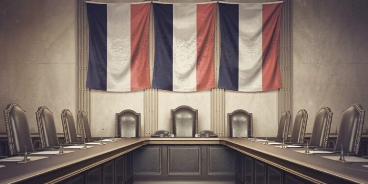 Manuel Bompard et Jordan Bardella expriment leur mécontentement face à leur non invitation à la réunion des partis à lÉlysée Découvrez les enjeux de cette polémique   Viral Mag