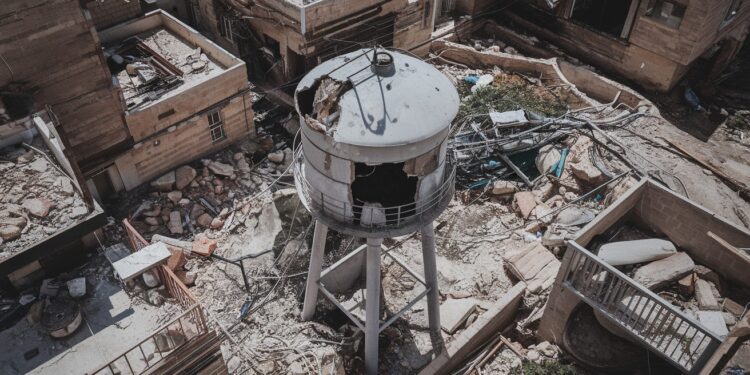 Human Rights Watch accuse Israël dactes de génocide à Gaza pour avoir délibérément limité laccès à leau des Palestiniens causant des milliers de morts Une enquête choc   Viral Mag