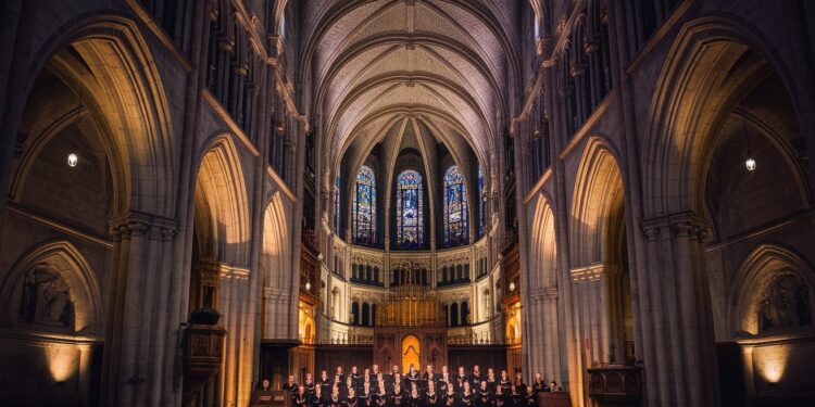 La Maîtrise Notre-Dame Entame sa Saison de Concerts dans la Cathédrale Restaurée - Viral Mag La Maîtrise Notre Dame débute une riche saison de concerts dans la cathédrale fraîchement restaurée avec au programme Bach des créations contemporaines et des invités prestigieux Viral Mag