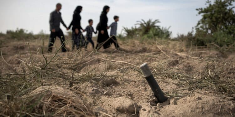 Le Danger Latent Des Mines En Syrie Pour Les Rapatriés - Viral Mag Après 13 ans de guerre la Syrie est infestée de mines Les rapatriés sont extrêmement vulnérables à ce danger invisible comme lalerte une ONG Viral Mag
