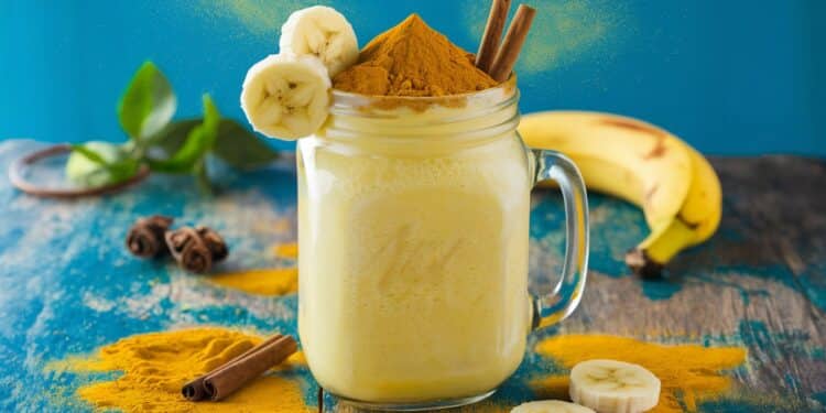 Le Golden Milk-Shake Anti-Inflammatoire : La Boisson Santé Qui Fait Fureur - Viral Mag Découvrez le Golden Milk Shake la boisson sans sucre ajouté pleine dingrédients anti inflammatoires qui secoue les tendances Délicieux et nourrissant Viral Mag