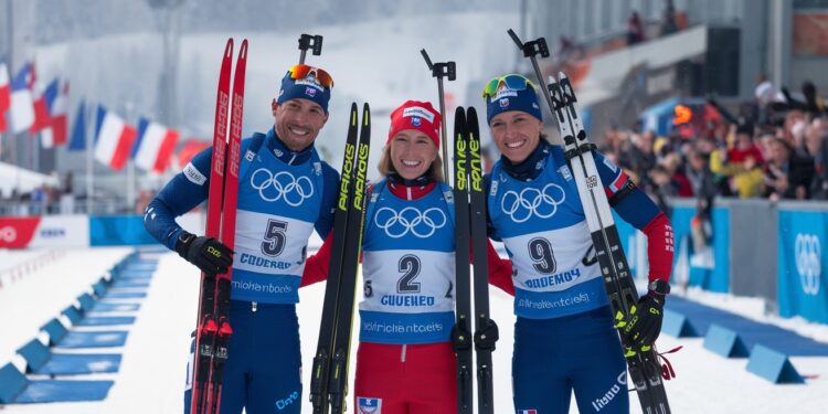 Le Triomphe des Biathlètes Français au Grand-Bornand - Viral Mag Les poursuites au Grand Bornand ont couronné les efforts français avec Éric Perrot Julia Simon et Émilien Jacquelin sur les podiums Découvrez leur parcours exceptionnel Viral Mag