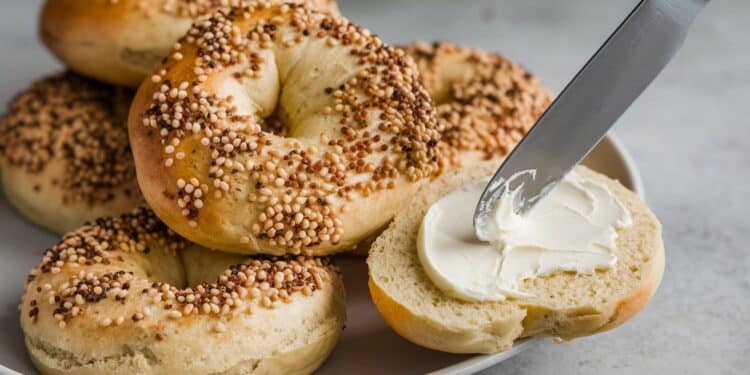 Les Bagels High Protein à 2 Ingrédients Deviennent Viraux - Viral Mag Découvrez la recette ultra simple des bagels protéinés à seulement 2 ingrédients qui fait fureur sur les réseaux sociaux On vous dit tout Viral Mag
