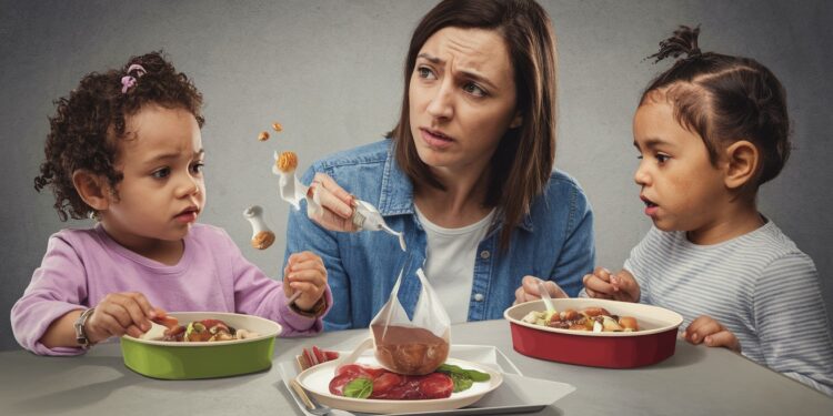 Les Enfants, Grands Oubliés des Emballages Alimentaires Nocifs - Viral Mag Découvrez comment certains ingrédients présents dans les emballages alimentaires peuvent nuire à la santé de vos enfants et quelles précautions prendre Viral Mag