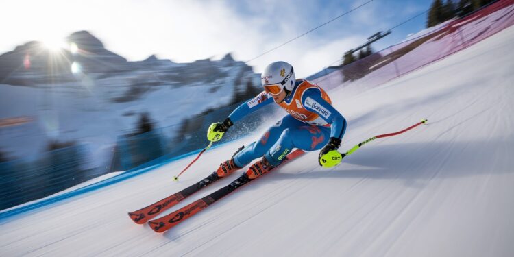 À 34 ans Mattia Casse a décroché sa toute première victoire en Coupe du monde de ski alpin en simposant pour un minuscule écart sur le super G de Val Gardena Une performance historique pour lItalien   Viral Mag