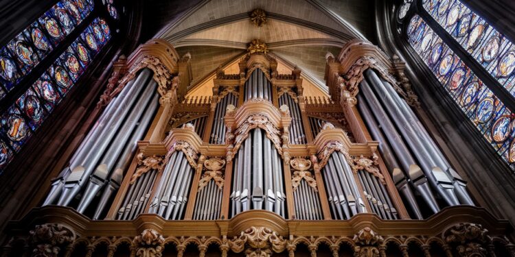L’orgue de Notre-Dame reprend vie après l’incendie dévastateur - Viral Mag Découvrez le témoignage émouvant dOlivier Latry organiste de Notre Dame qui raconte les retrouvailles avec linstrument mythique après sa restauration Viral Mag
