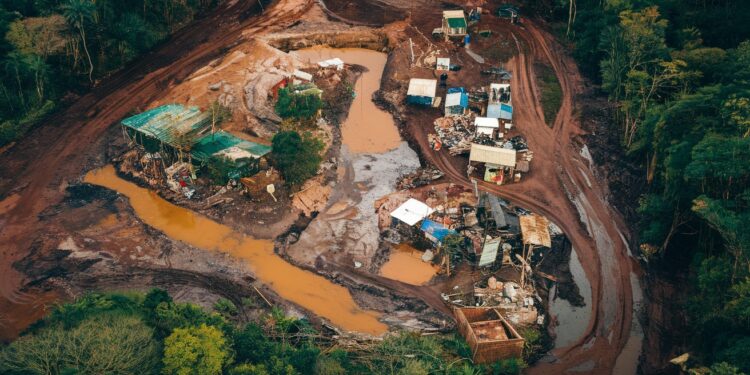 Découvrez lampleur de lorpaillage clandestin en Guyane et les actions menées par les autorités pour y mettre fin Un combat de longue haleine   Viral Mag