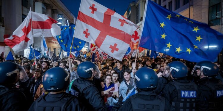 L’Ukraine Dénonce La Violence Policière En Géorgie Contre Les Manifestants Pro-Européens - Viral Mag La diplomatie ukrainienne a fermement condamné lusage de la force par la police géorgienne contre des manifestants pacifiques pro européens Découvrez les détails de cette situation tendue et ses implications Viral Mag