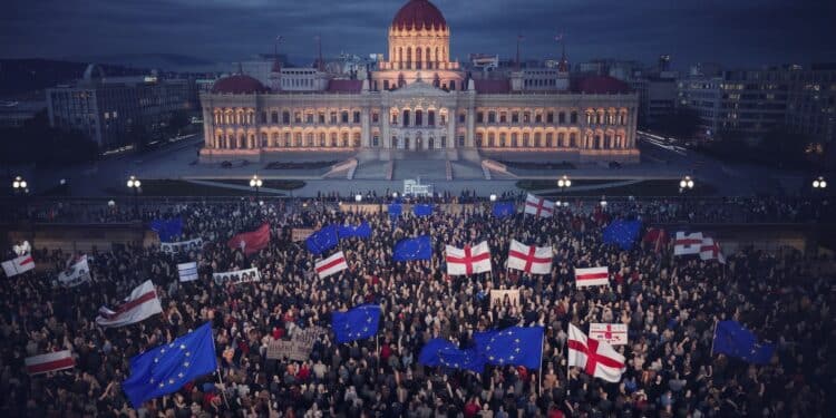 Des milliers de Géorgiens pro UE manifestent depuis 12 nuits contre le gouvernement accusé de renoncer aux ambitions européennes du pays Découvrez les derniers développements de cette crise politique   Viral Mag