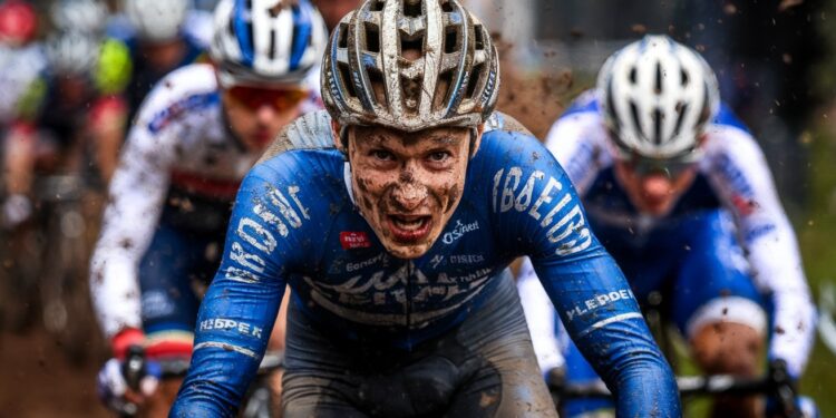 Mathieu Van der Poel domine à Loenhout, Wout Van Aert au pied du podium - Viral Mag Mathieu Van der Poel remporte haut la main son 4e cyclo cross cet hiver à Loenhout Son rival Wout Van Aert termine à une décevante 4e place Viral Mag
