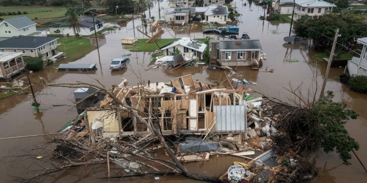 Mayotte : Deuil National et Minute de Silence après Cyclone Dévastateur - Viral Mag La France rend hommage à Mayotte ravagée par un cyclone Journée de deuil national drapeaux en berne et minute de silence Un cri dalarme lancé sur la détresse humanitaire Viral Mag
