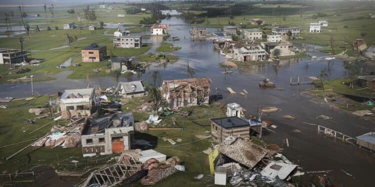 Carnage chaos soif et faim Les habitants de Mayotte livrent des témoignages poignants sur lampleur des dégâts causés par le cyclone Chido   Viral Mag
