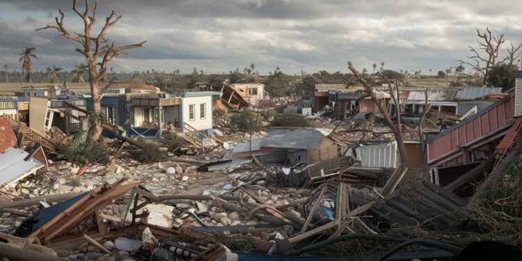 Mayotte : Les Autorités Alertent Sur Un Bilan Humain Alarmant - Viral Mag Après le passage du cyclone Chido lîle de Mayotte fait face à un lourd bilan humain avec potentiellement des dizaines de milliers de disparus selon la députée Estelle Youssouffa Viral Mag