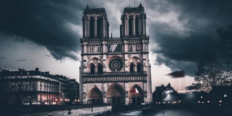 Notre-Dame rouvre malgré une météo capricieuse - Viral Mag La cérémonie de réouverture de Notre Dame se tiendra entièrement à lintérieur face à une météo défavorable Macron et de nombreux invités attendus Viral Mag