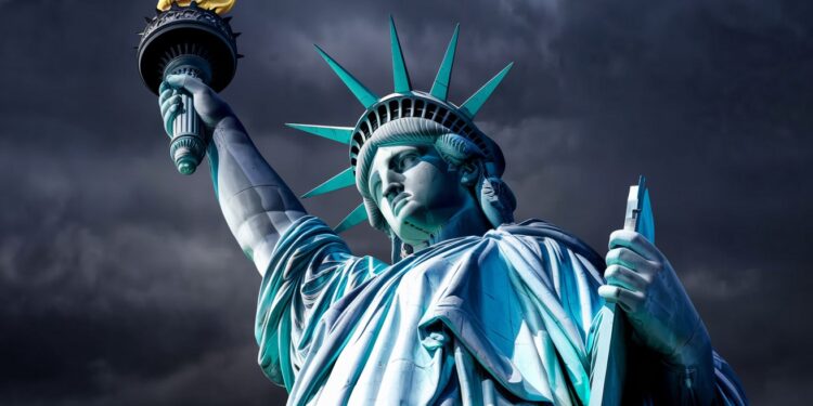 Expulsions massives fin du droit du sol restrictions pour les Dreamers  découvrez le programme explosif de Trump sur limmigration pour son retour à la Maison Blanche   Viral Mag