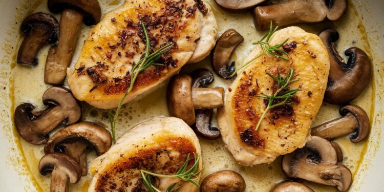 Découvrez notre recette inratable de Poulet Crémeux aux Champignons Un plat facile rapide et tellement savoureux Vous allez adorer    Viral Mag