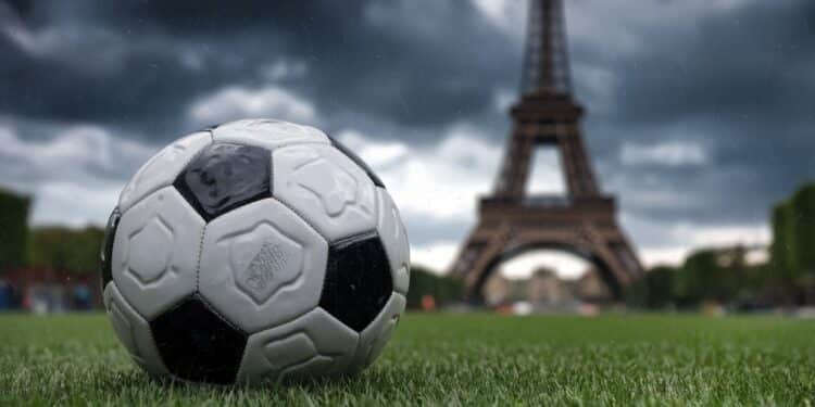 PSG : Les Leçons à Tirer de la Contre-Performance Face à Nantes - Viral Mag Le PSG fait du surplace en Ligue 1 après un match nul frustrant contre Nantes Quels sont les problèmes identifiés et les pistes damélioration pour Luis Enrique et son équipe    Viral Mag